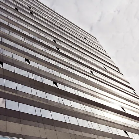 Hotel Moevenpick Centre 4*