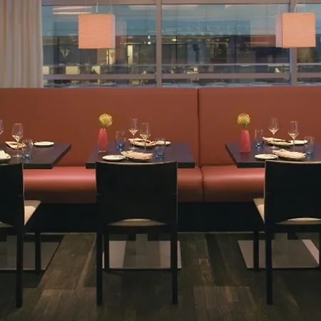 Moevenpick Centre Отель