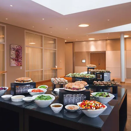 Hotel Moevenpick Centre 4*