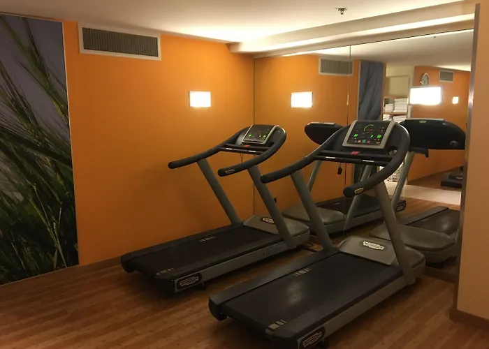 Hotel Mövenpick Centre 4*