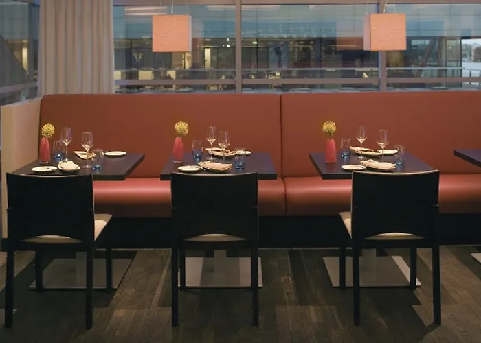 Moevenpick Centre מלון