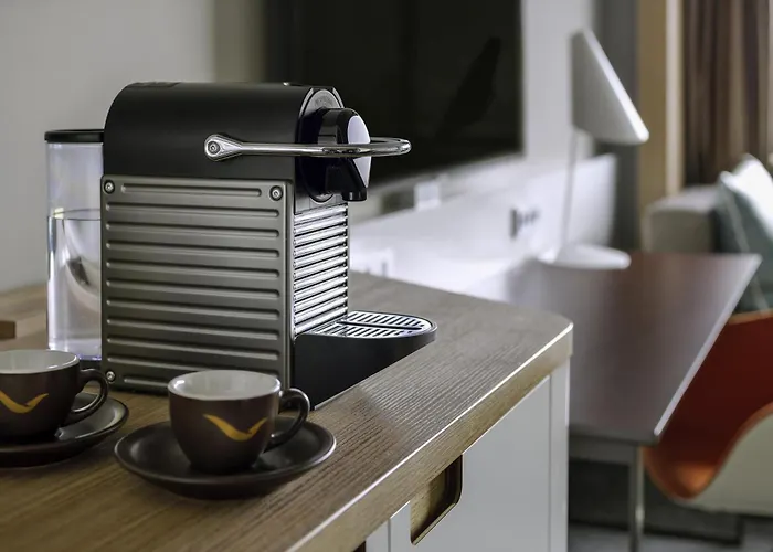 Hotel Mövenpick Centre 4*