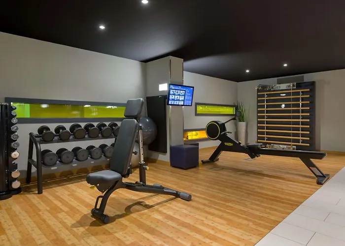 מלון Moevenpick Centre 4*