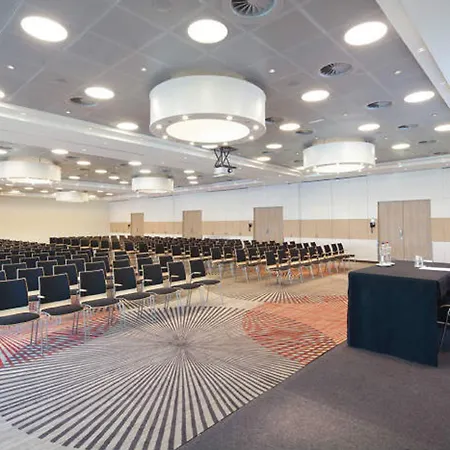 Hotel Moevenpick Centre 4*