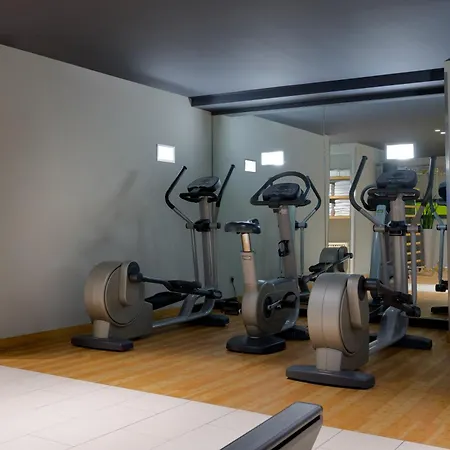 Hotel Moevenpick Centre 4*