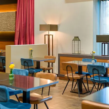Hotel Moevenpick Centre 4*