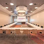 Moevenpick Centre מלון